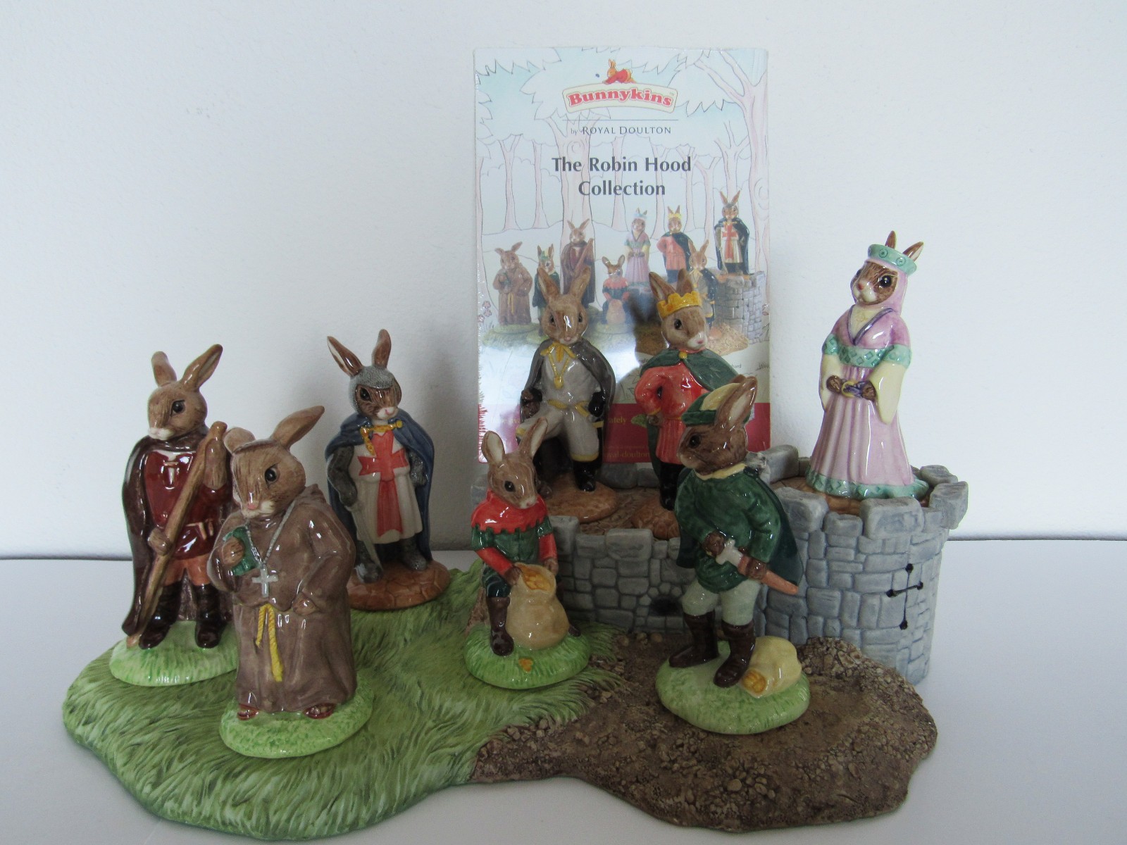 BUNNYKINS ROYAL DOULTON ROBIN HOOD COMPLETE SET WITH STAND AND BOXES