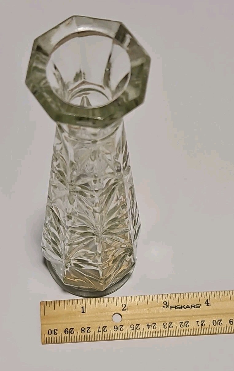 Vintage Hoosier Glass 9″ Bud Vase Starburst Daisy Pattern Pressed Glass MCM