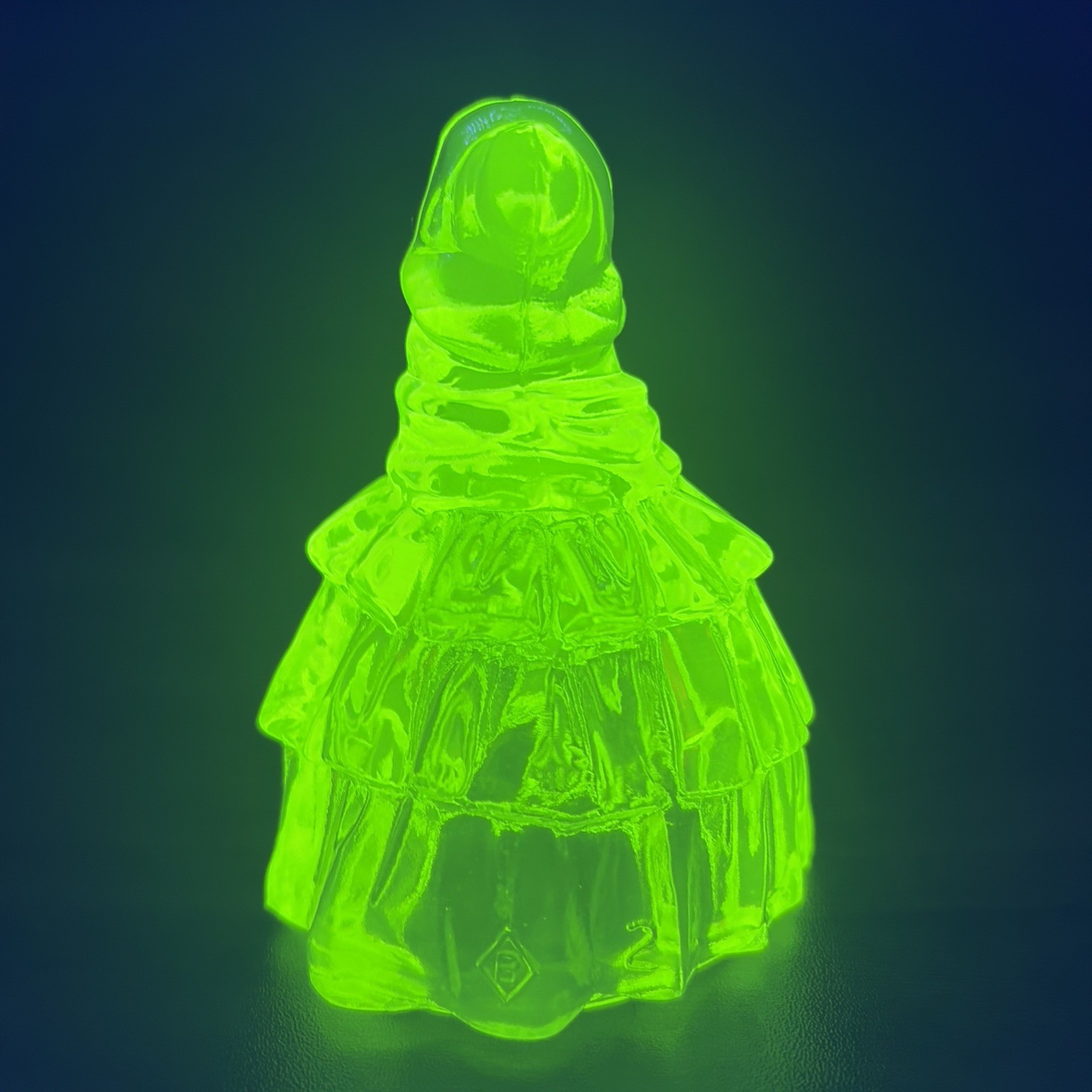 Boyd Louise Doll 4.25″ Firefly Vaseline Uranium Glass Figurine Bright UV Glow