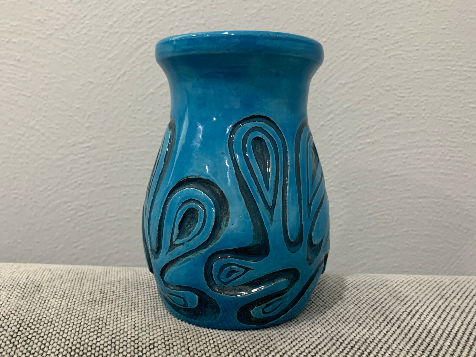 Vintage 1974 Turquoise Blue Glazed Art Pottery Vase Abstract Dec. Signed Kemper
