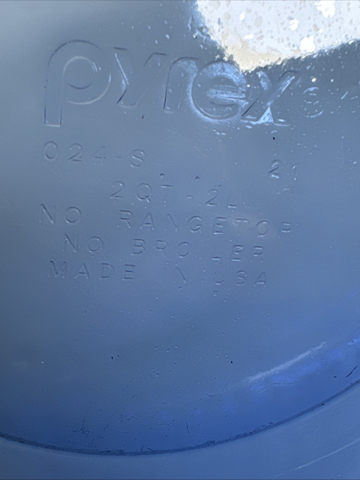 Corning Pyrex Sculptured Cobalt Blue Pattern 2 Qt Round Covered Casserole 8 3/4″