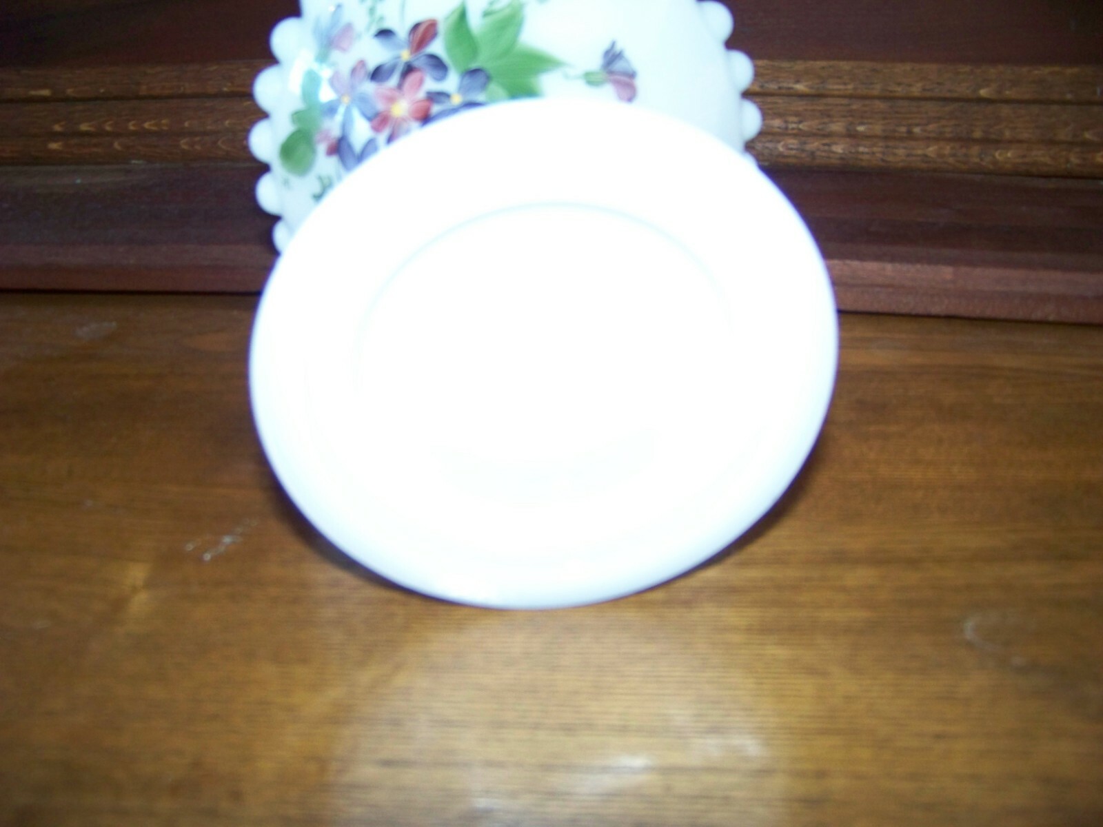 MILK GLASS BEADED EDGE HAND PAINTED VIOTETS 5″TALL VASE