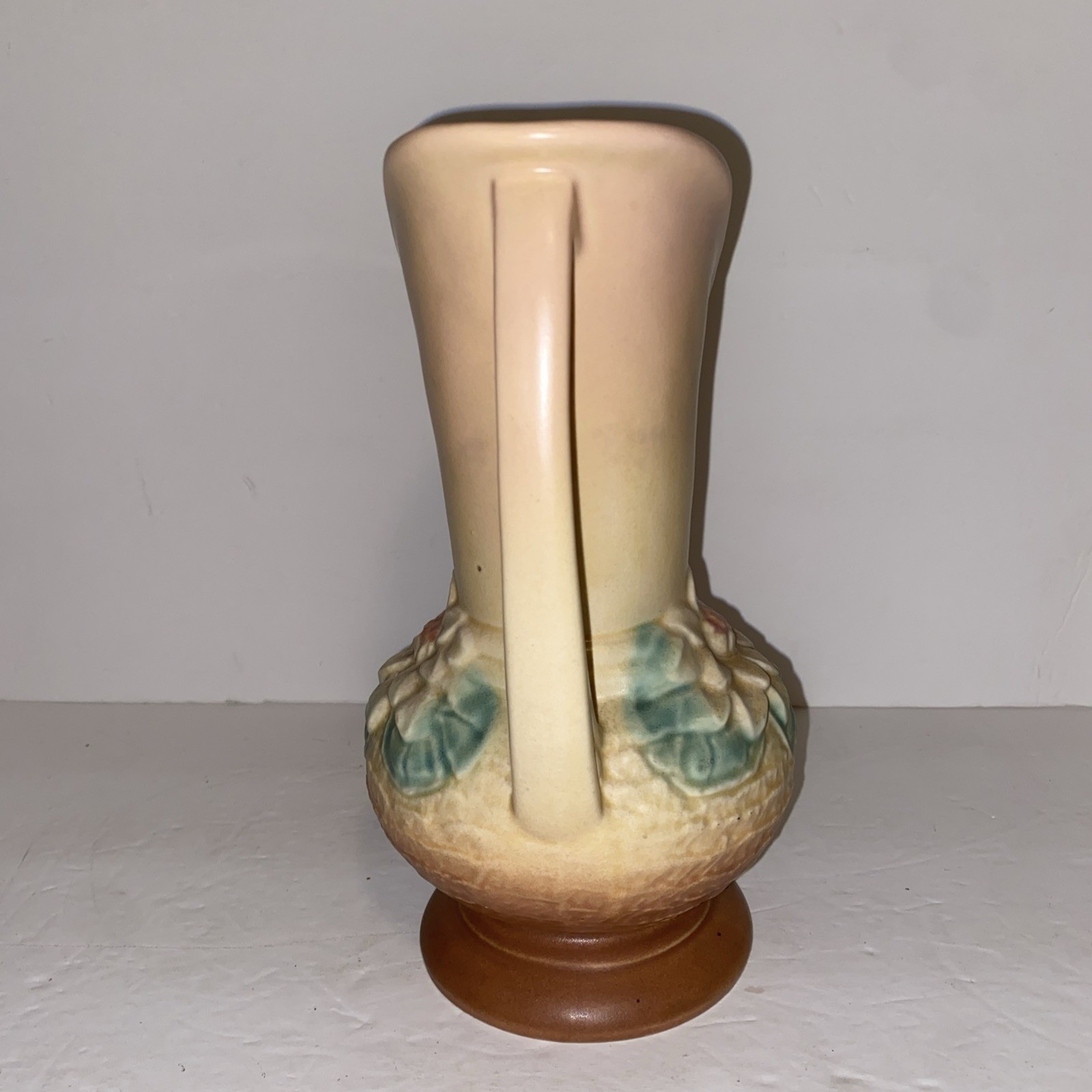 Vintage Hull Art Pottery 1948 WATER LILY Hull USA L-10-9 1/2″ Large Flower Vase
