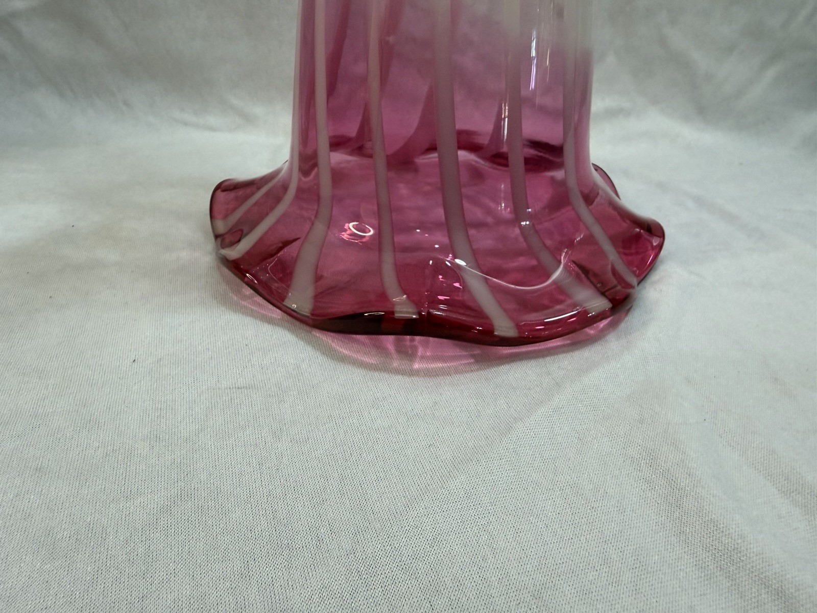 Vtg Hand Blown Art Glass Vase Pink White Pulled Feather Ruffled Rim 10 3/4 in