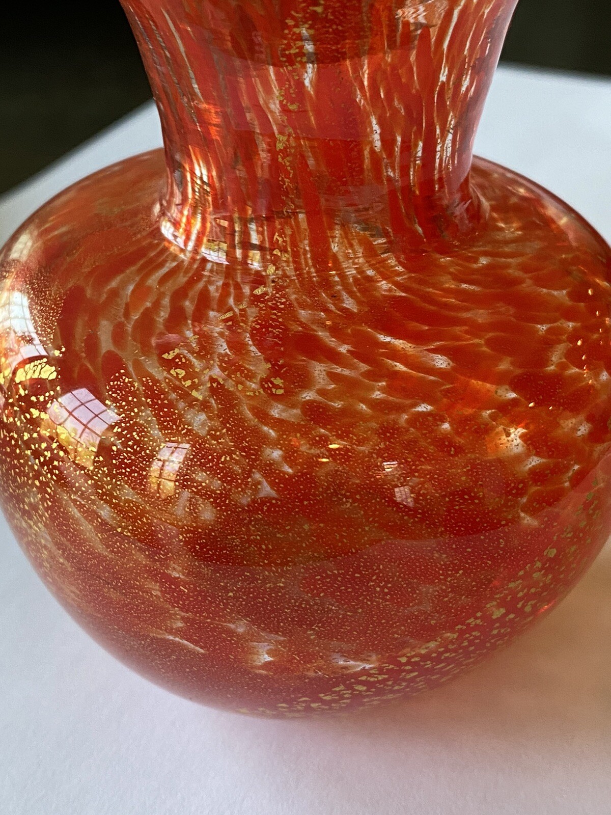 CLEAR AND RED MDINA GLASS VASE DECORATED WITH GOLD LEAF INCLUSIONS.