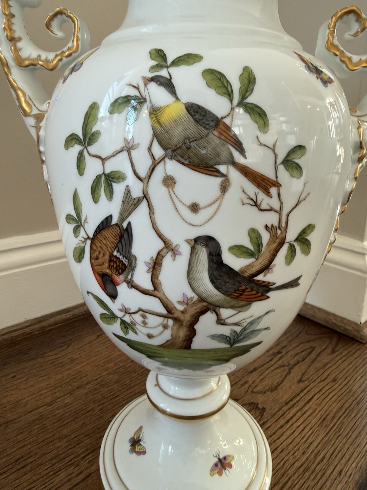 Herend Large Rothschild Bird Covered Vase Urn Artist Signed