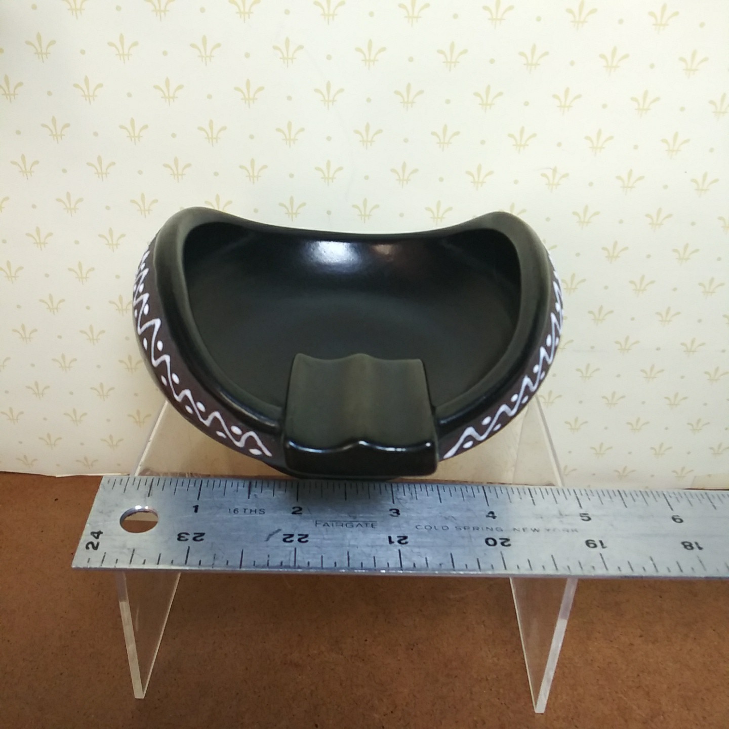 Vintage 5″ Black Norwegian Handmade Ashtray Norway MCM Clamshell Design Redware