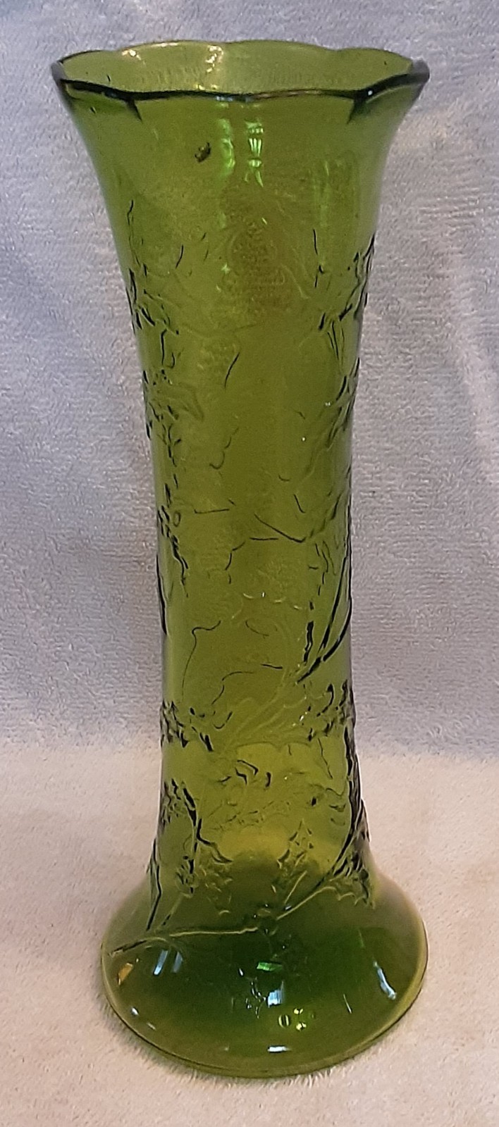 19th Century Continental Yellow Green Molded Holly Leaves & Berries Vase 10.5″