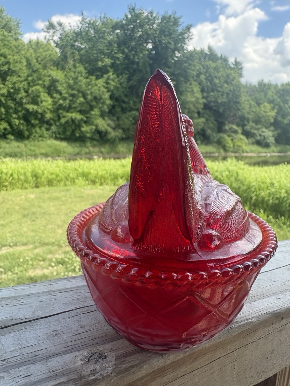 VTG WESTMORELAND 5 INCH RED/WHITE SLAG HEN ON NEST 1982