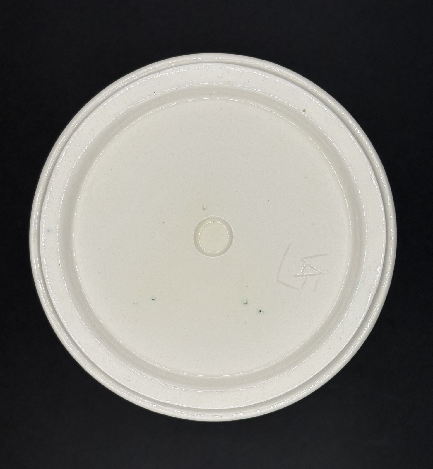 VNTG 1974 Arnel’s Ceramics Embossed Art Pottery Pearl White Urn With Lid USA