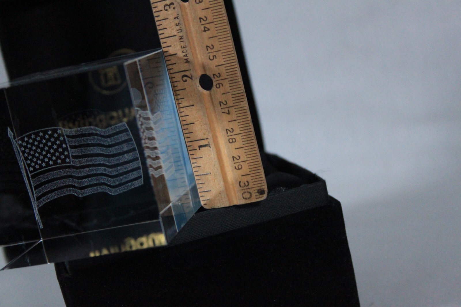 RARE LIVING QUARTERS AMERICAN FLAG CRYSTAL 3D CUBE PAPERWEIGHT NEW IN VELVET BOX