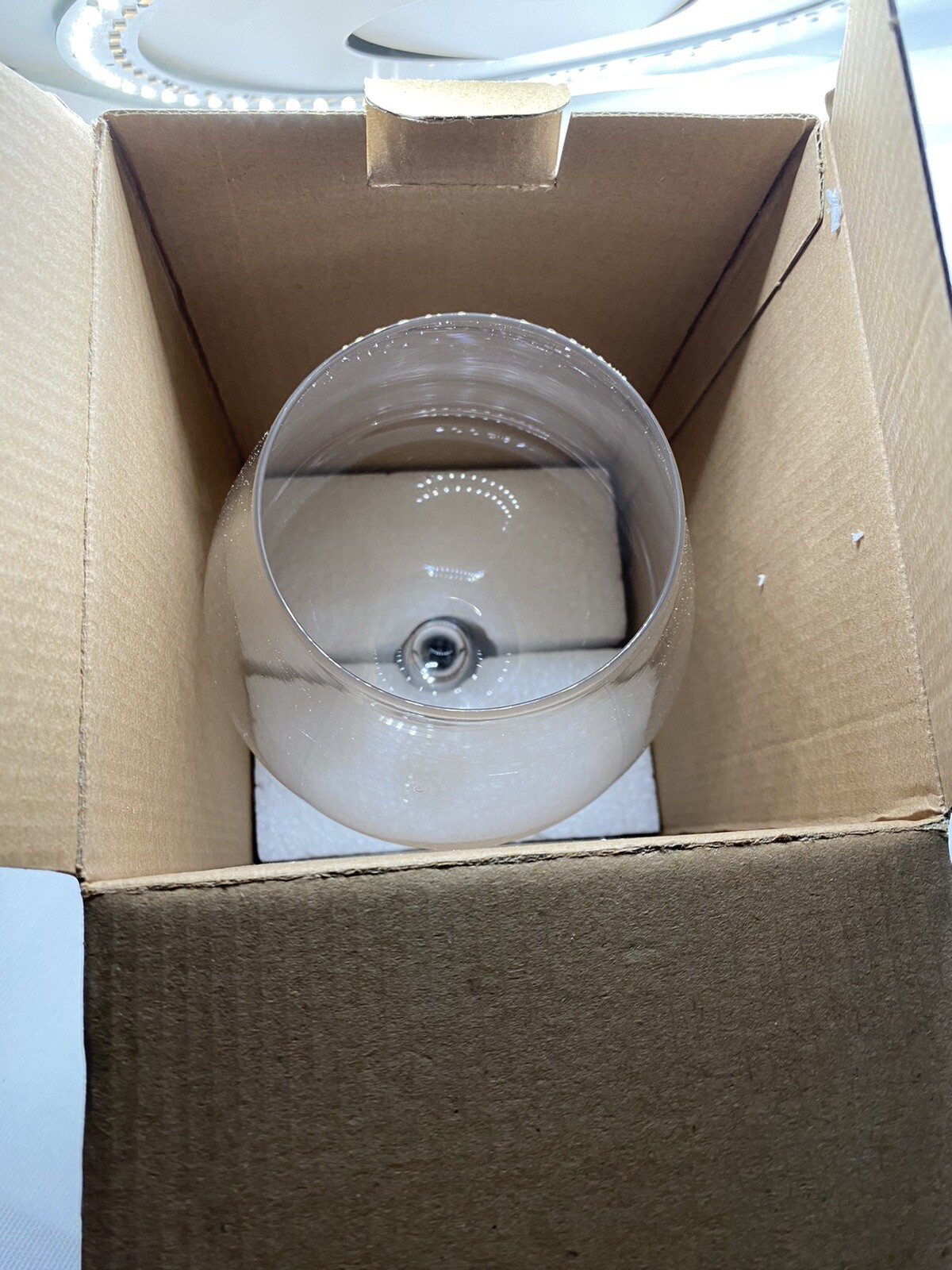 NIB REFINERY AND CO Oversized 39.2 OZ. WINE GLASS Holds A Entire Bottle of Wine