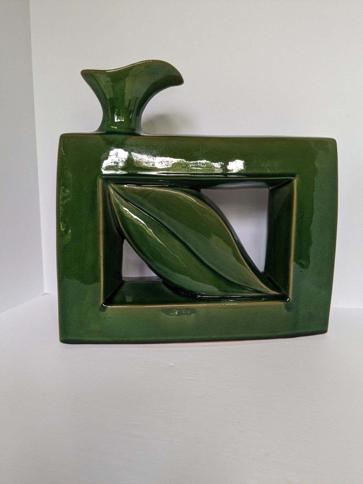 VINTAGE Art Pottery Green Ceramic Leaf Vase. Glossy Crackle Finish