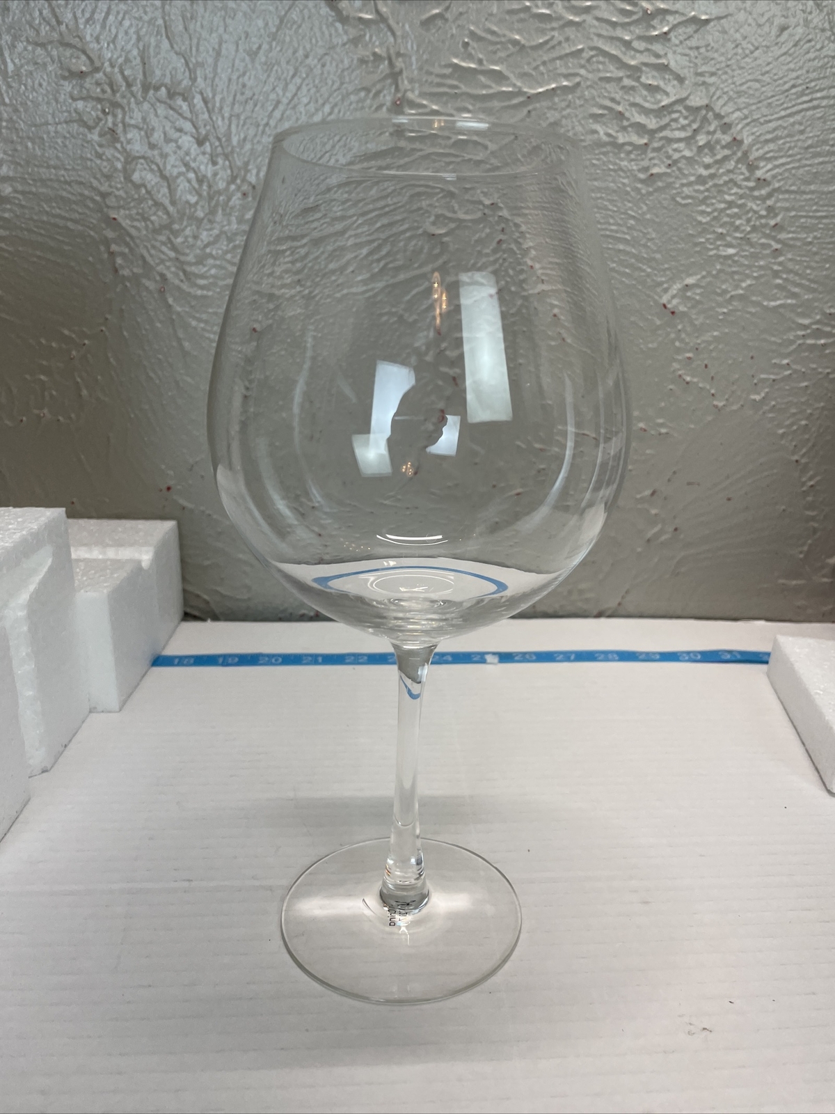 NIB REFINERY AND CO Oversized 39.2 OZ. WINE GLASS Holds A Entire Bottle of Wine