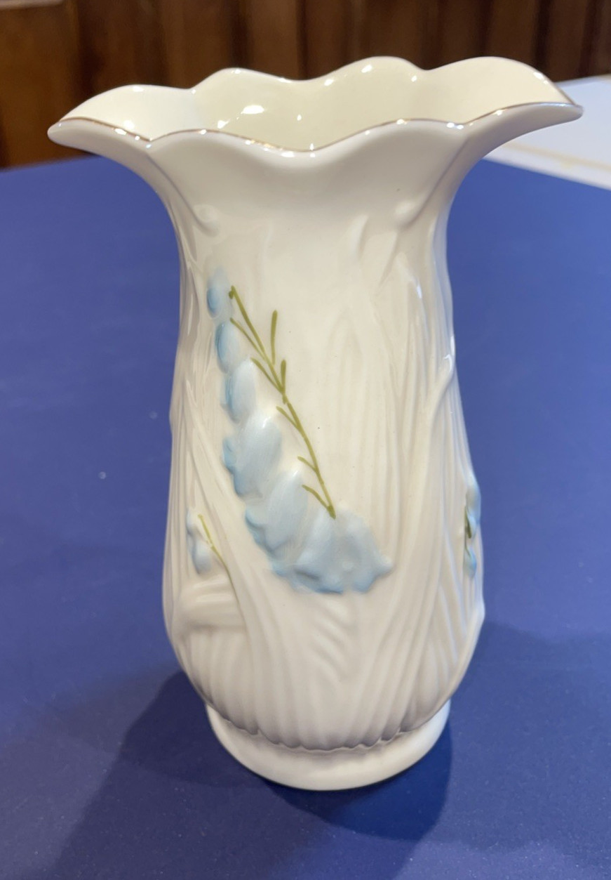 Vintage Belleek Harebell Vase Bluebell Flowers Gold Trim 5th Green Mark Ireland