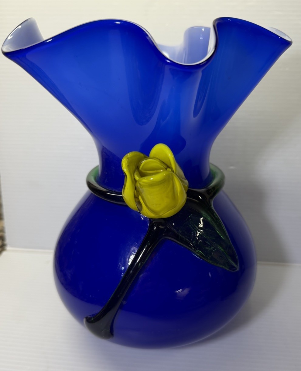 Vintage Art Glass Cobalt Blue Ruffled Top Vase With Yellow Rose 8 3/4”