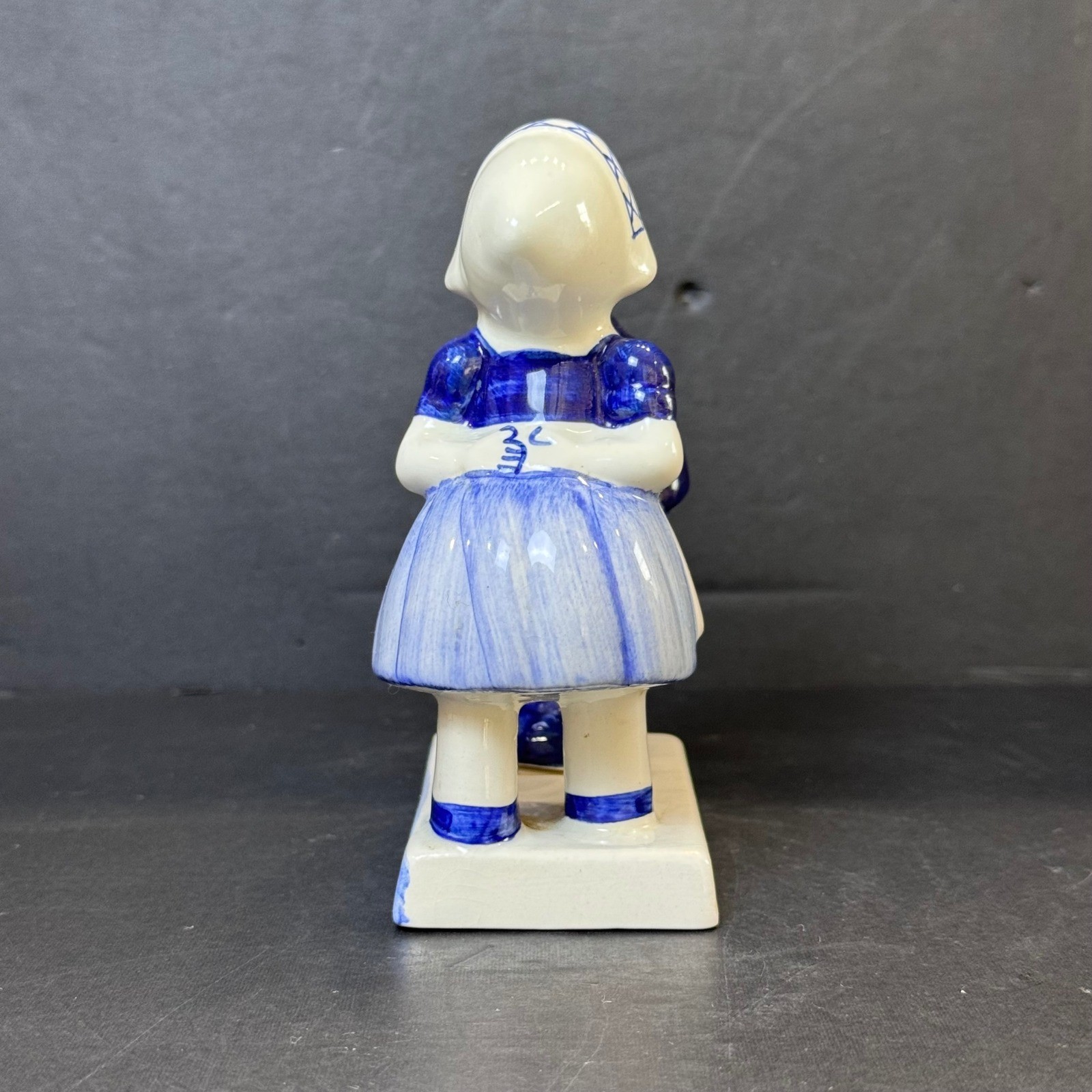 Delft Blue Handpainted Holland Kissing Dutch Boy and Girl Ceramic Figurine