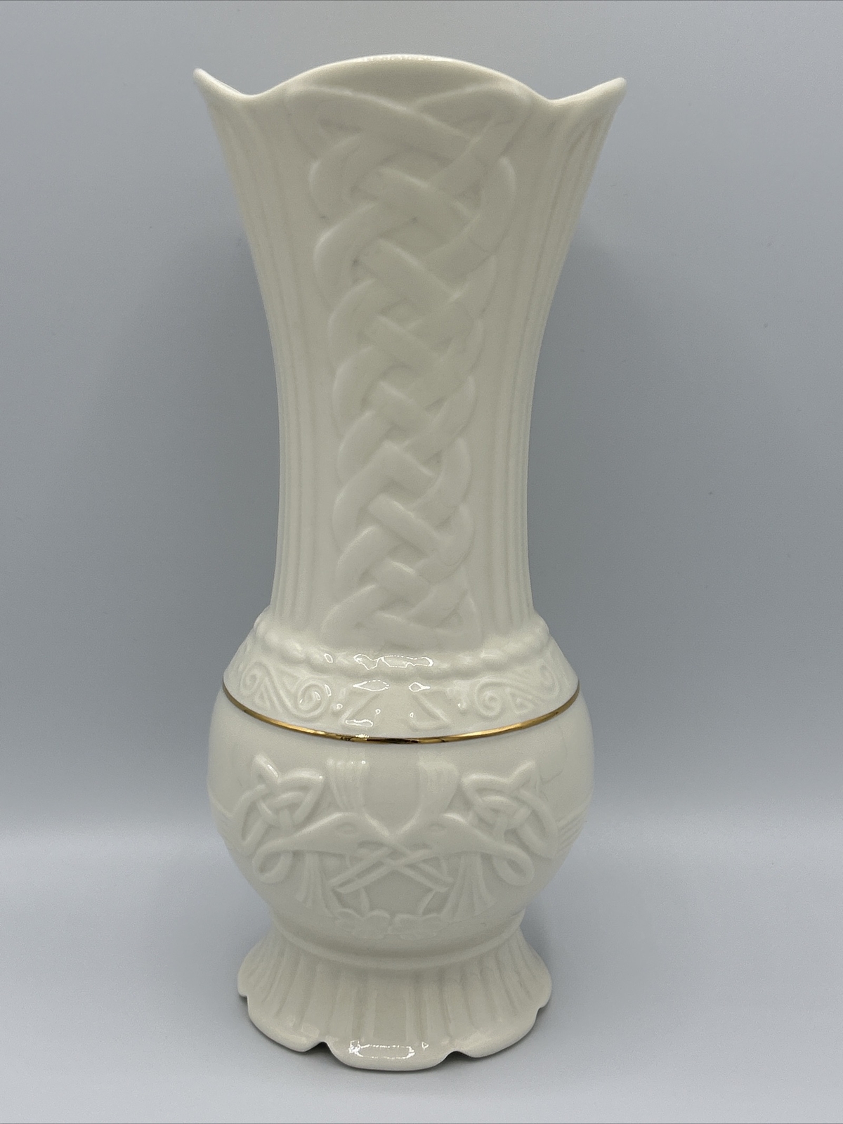Belleek Ireland Claddagh Fine Parian Bone China 11th Mark Vase 9″