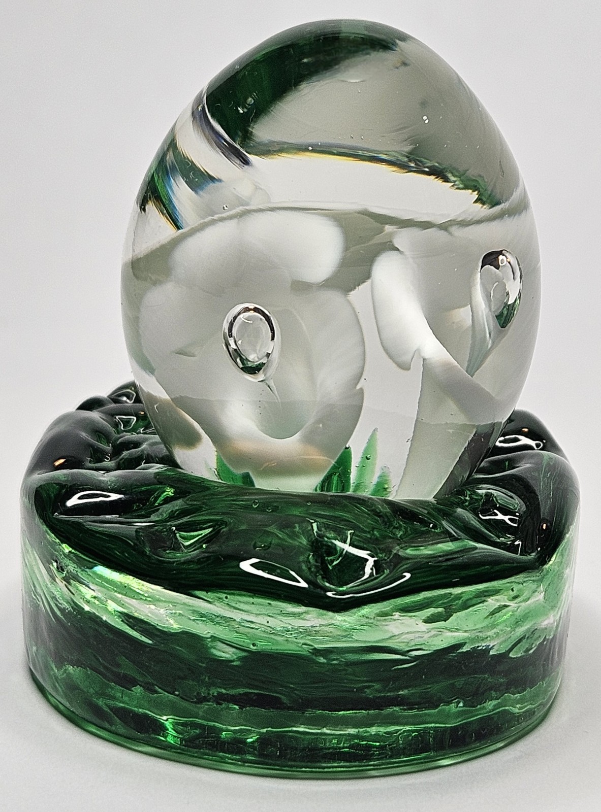 Vintage 1973 St. Clair Glass Heritage Paperwight Easter White Lily & Green Base