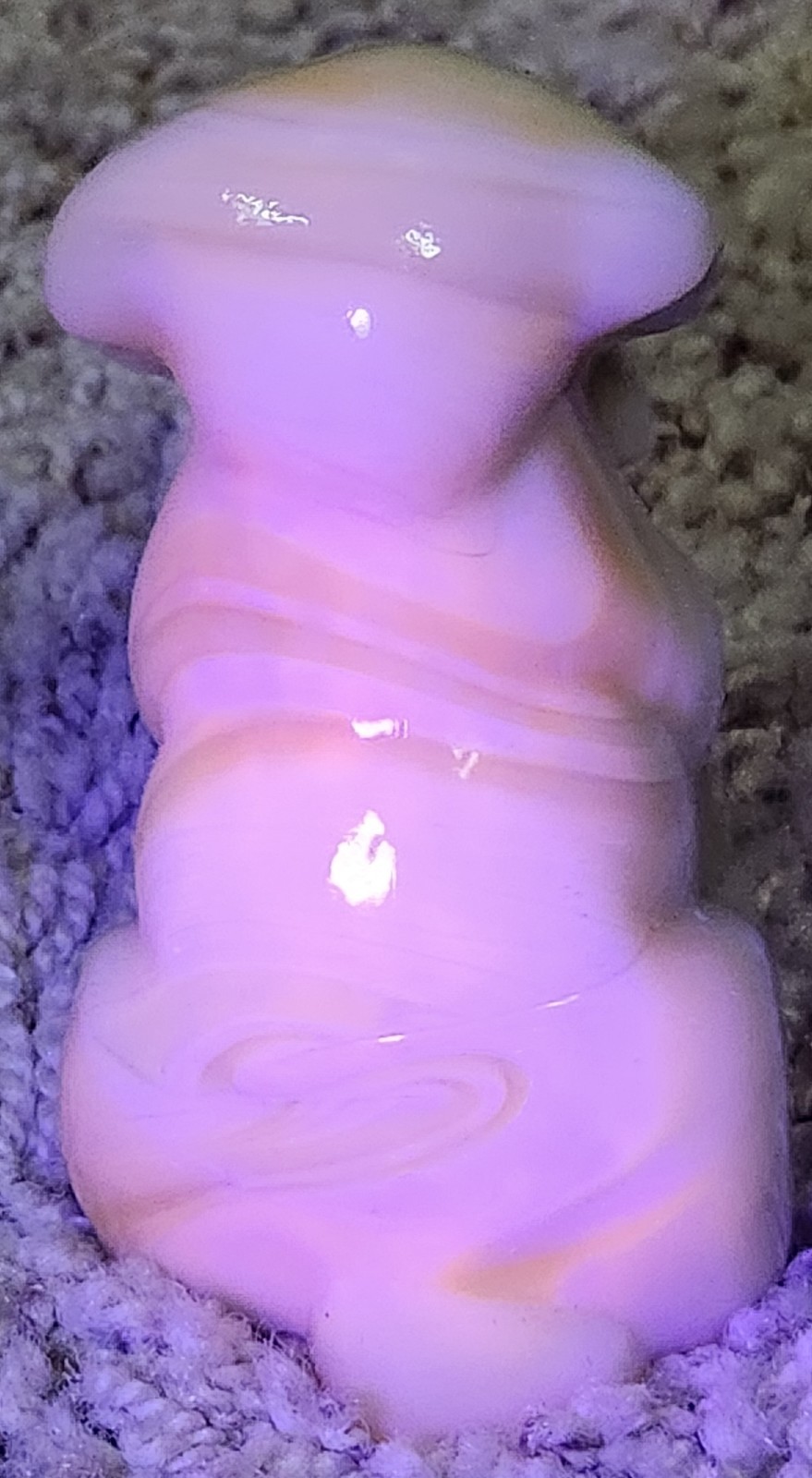 Vtg Degenhart Art Glass 3″ POOCHE #68 Ivory Slag Figurine Paperweight GLOWS