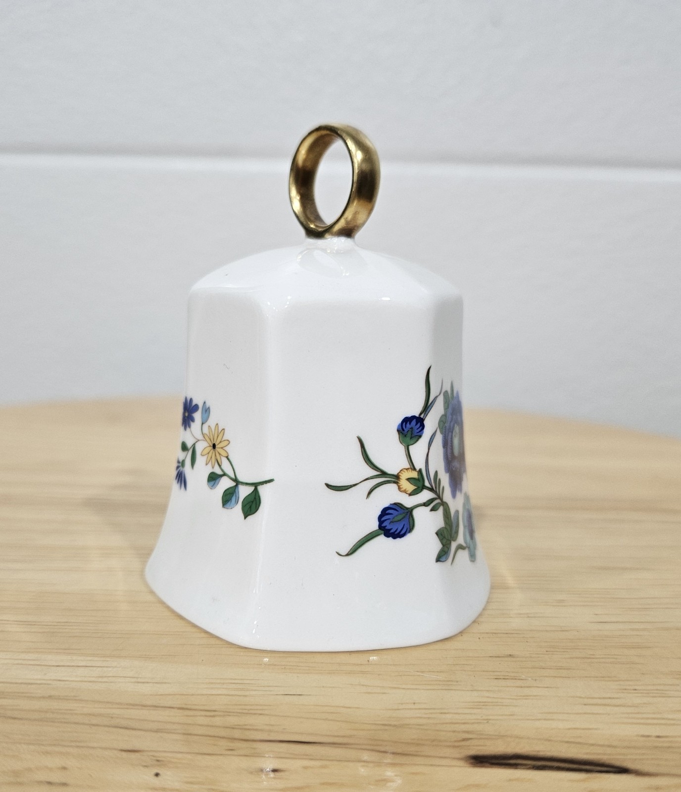 Vintage Marlina Aynsley Bell Fine Bone China Porcelain 3.25″ Made In England
