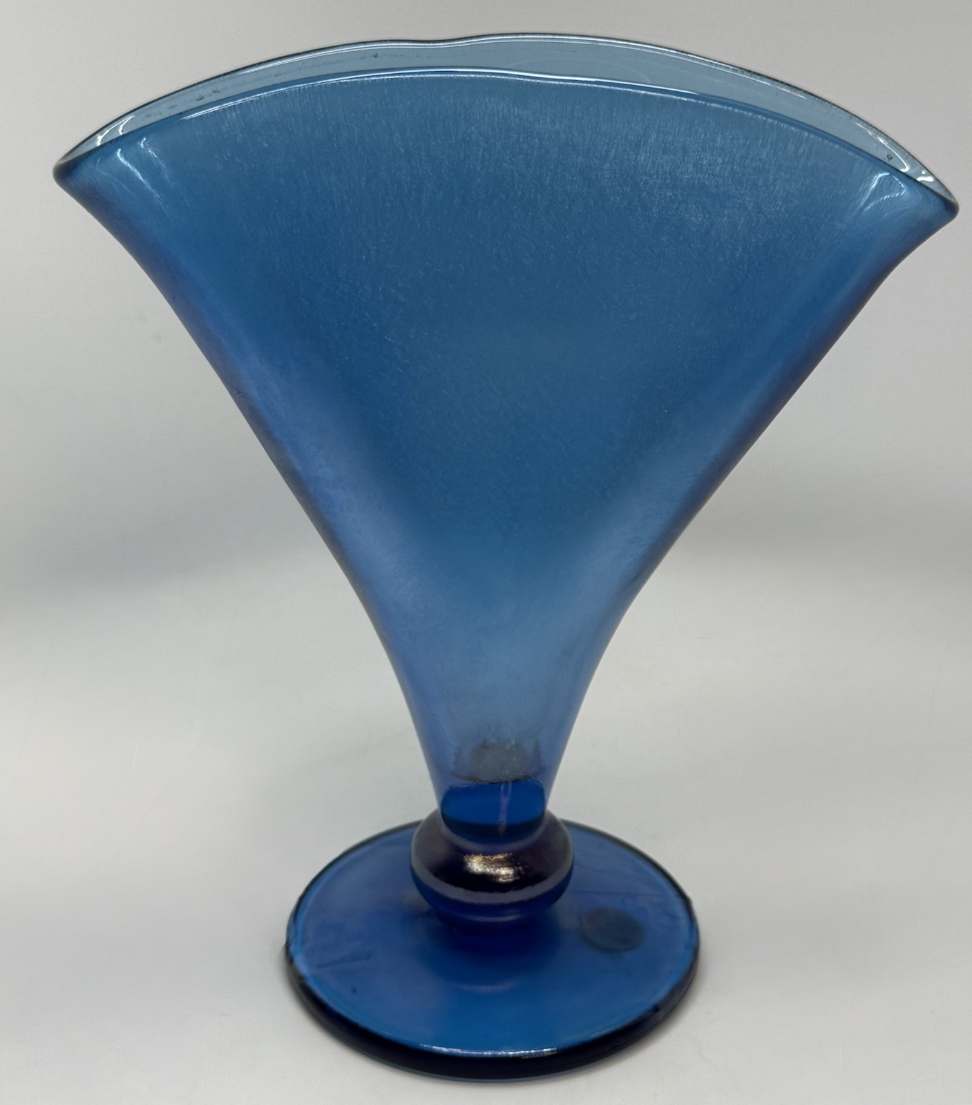 Vintage Fenton Aqua Blue Iridescent Stretch Glass Fan Shaped Vase MMA 9′