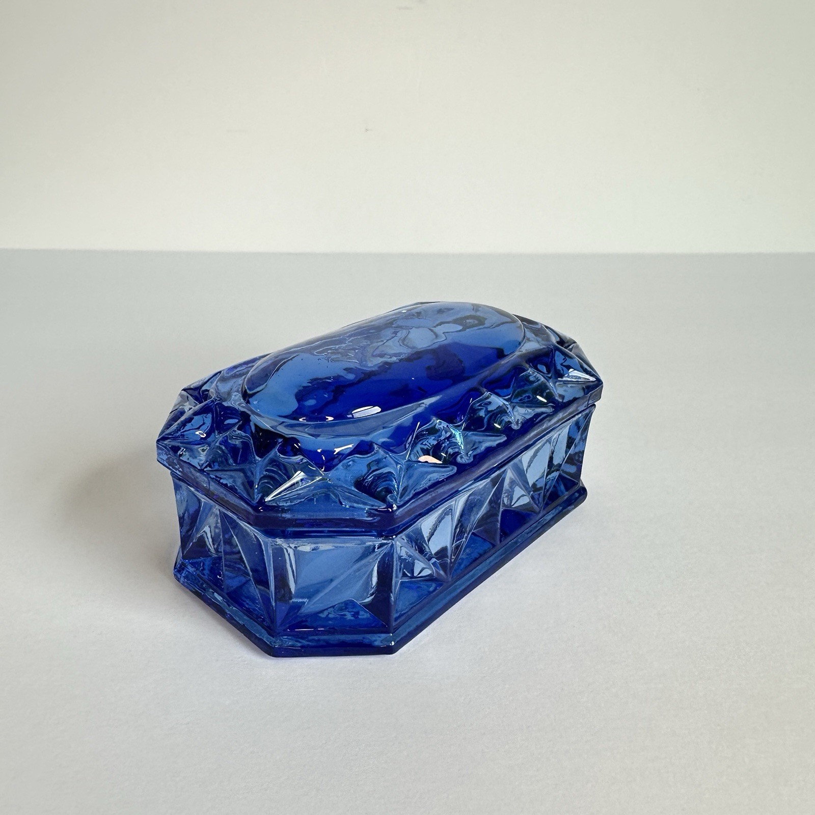 Fenton Intl. Art Glass Cottage Blue Trinket Box. Beautiful Condition! Faceted