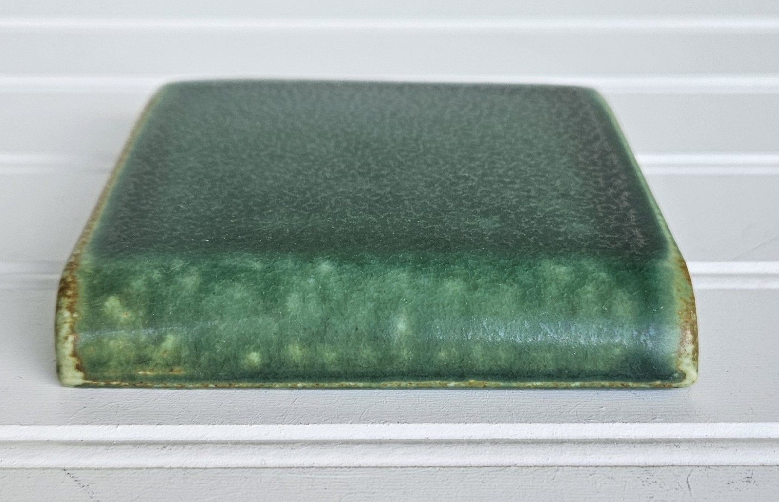 Motawi Tileworks Laurel Green Outer Corner Tile Ann Arbor Michigan 4×4 T-9