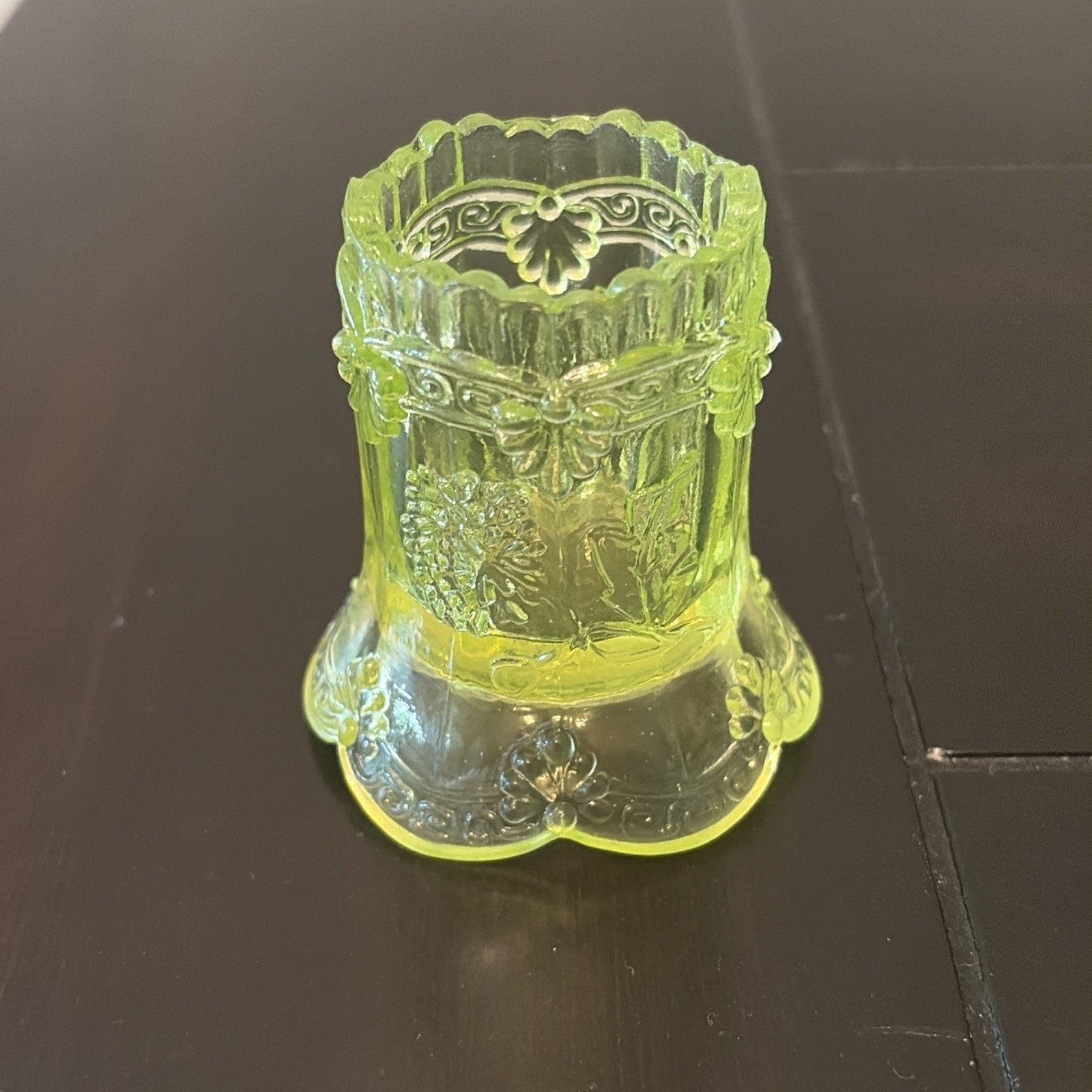 Summit VGCI Chrysanthemum Sprig Toothpick Holder 2.5″ Vaseline Uranium UV Glow