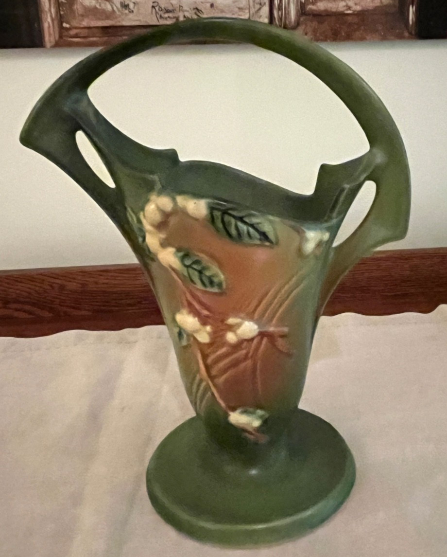 Roseville Pottery Green Snowberry Basket with Handle !BK-10