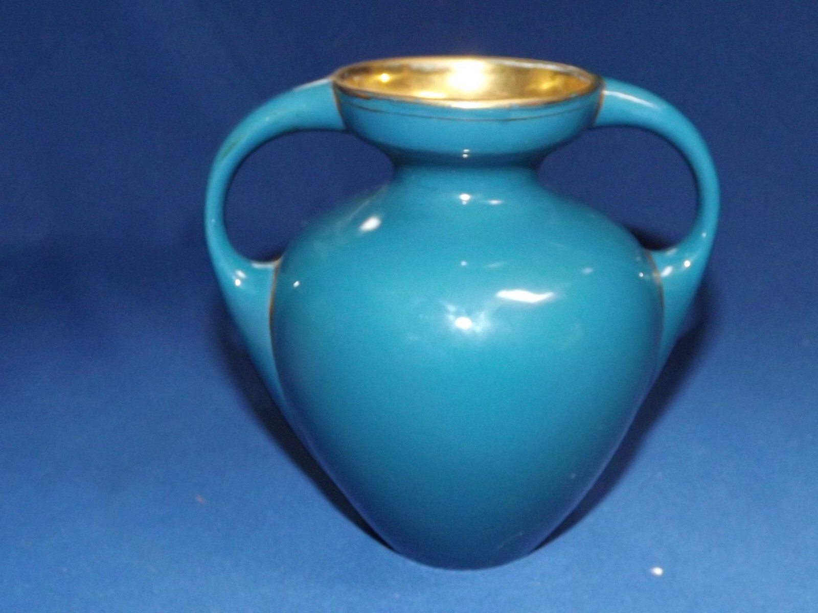 Gebruder Heubach Schutz Marke Pate-Sur-Pate Cameo Vase 4 1/4″ Made In Germany