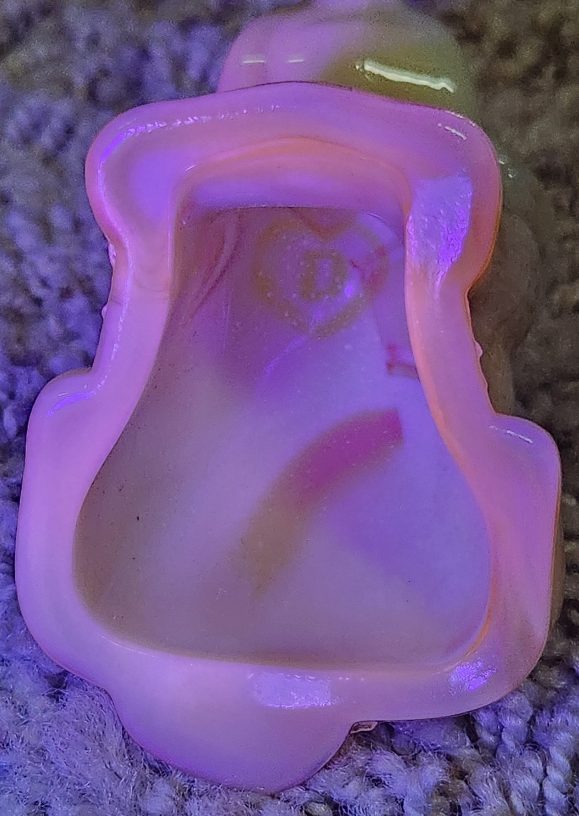 Vtg Degenhart Art Glass 3″ POOCHE #68 Ivory Slag Figurine Paperweight GLOWS