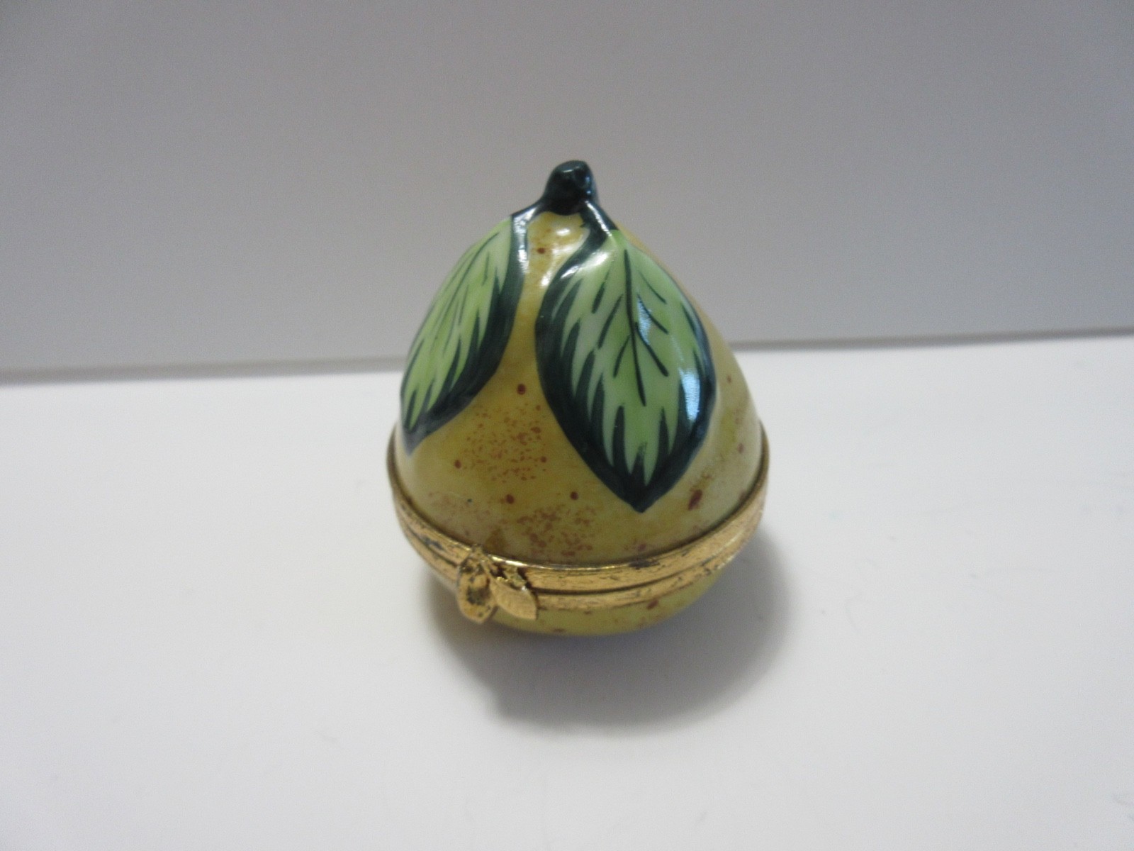 Vintage Limoges France Peint Main PEAR Shaped Hinged Trinket Box