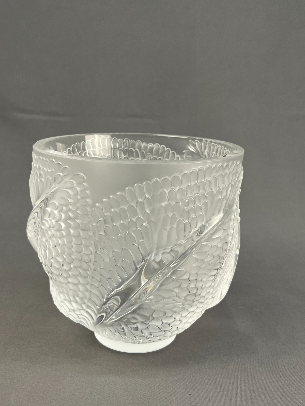 Lalique France Crystal ANDROMEDA 6″ Vase, Feathered Clear & Frosted