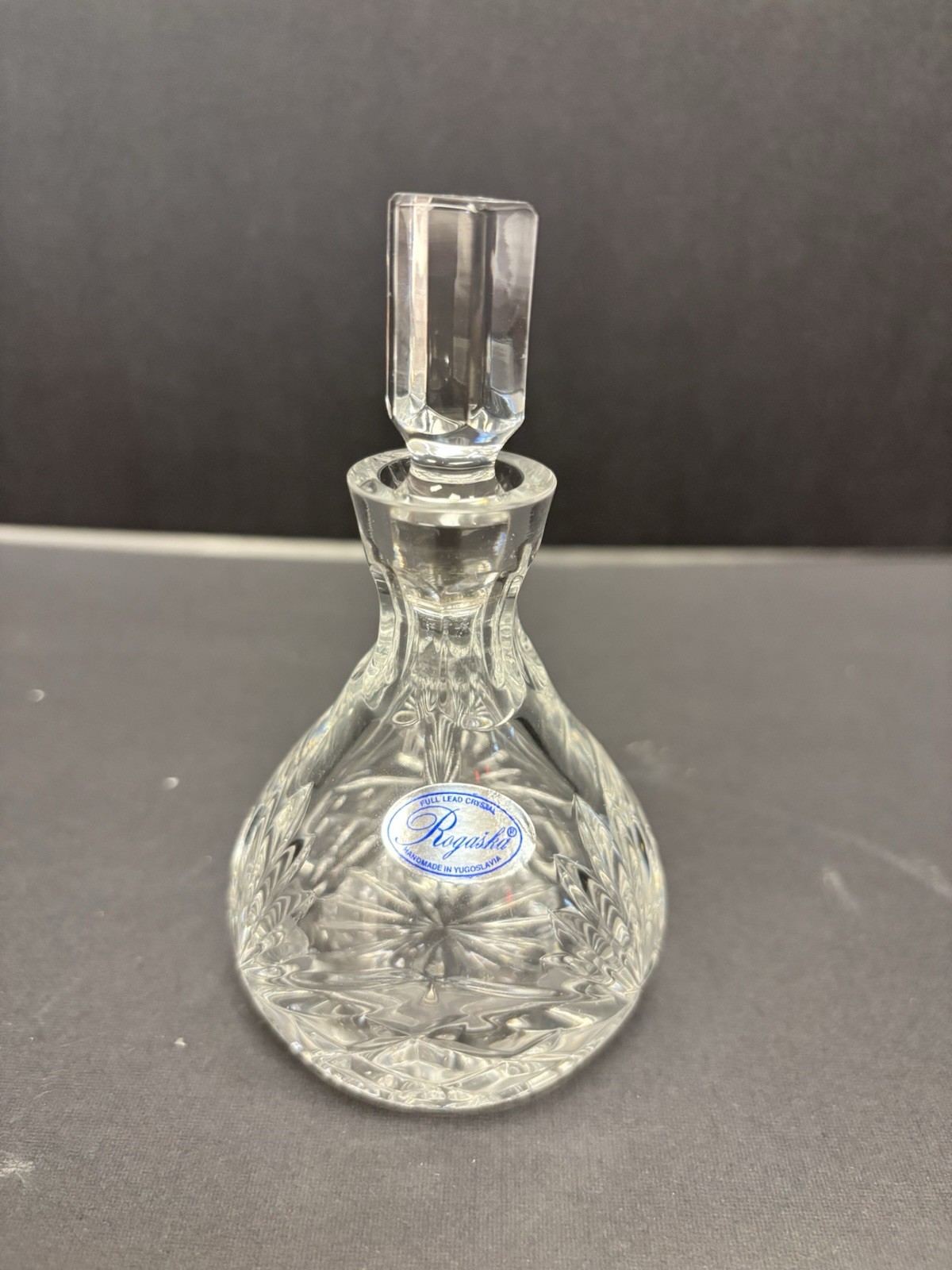 ROGASKA CRYSTAL RICHMOND FAN AND DIAMOND 3 3/4″ TALL PERFUME BOTTLE W/STOPPER
