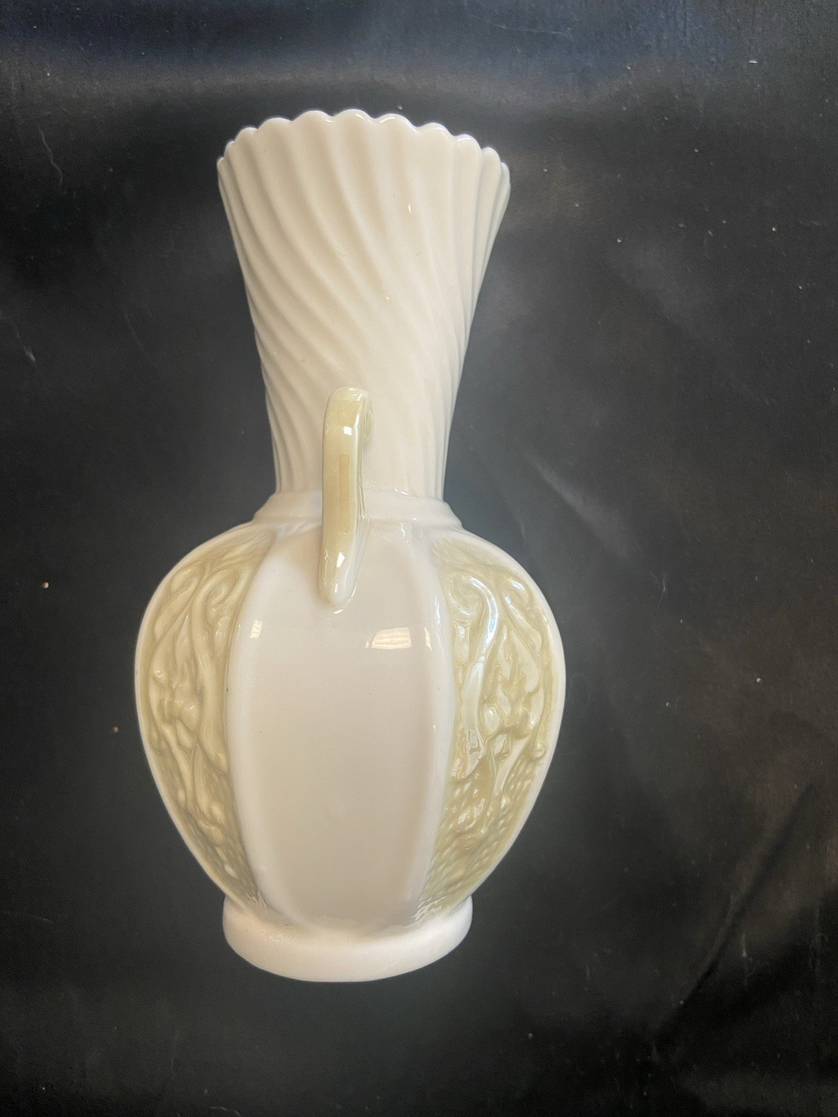 VTG Belleek Shamrock Double Handle 5 5/16″ Vase Green 6th Mark 1965-1980 Ireland