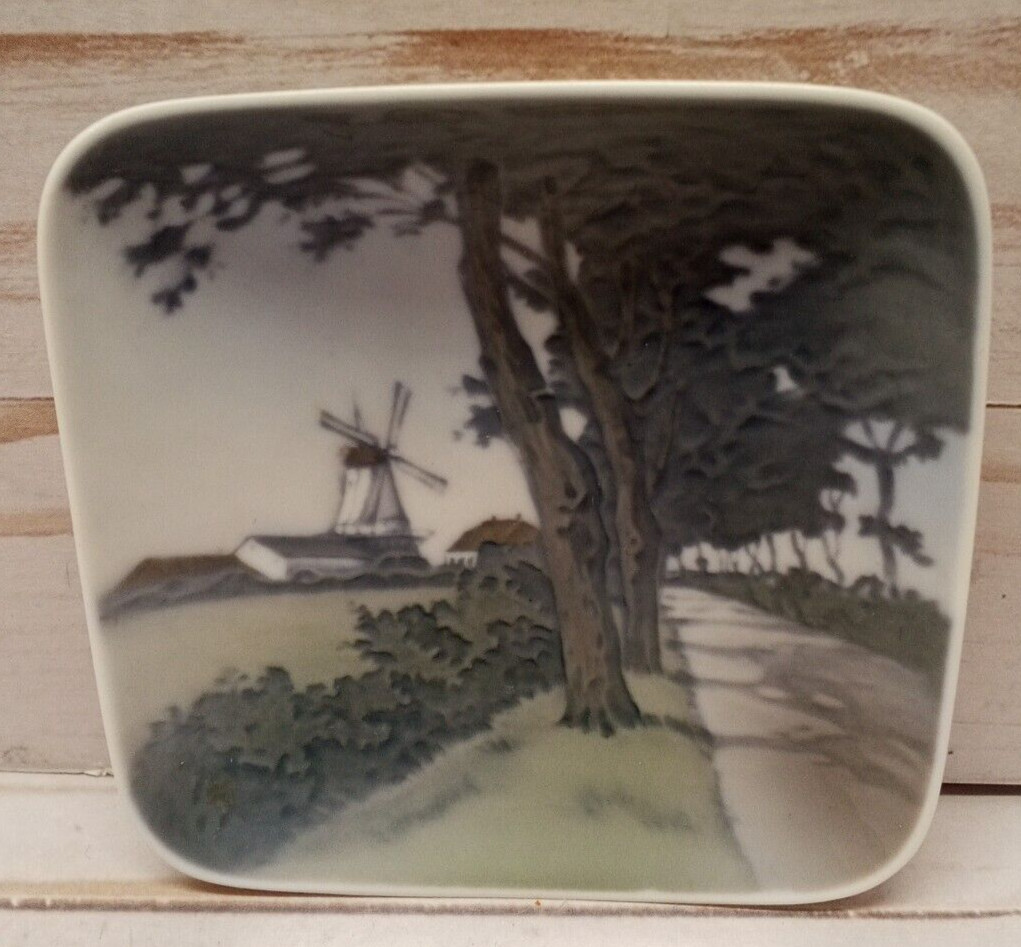 Royal Copenhagen Denmark Dybbol Molle 3373 Kgx Vintage decretive trinket dish