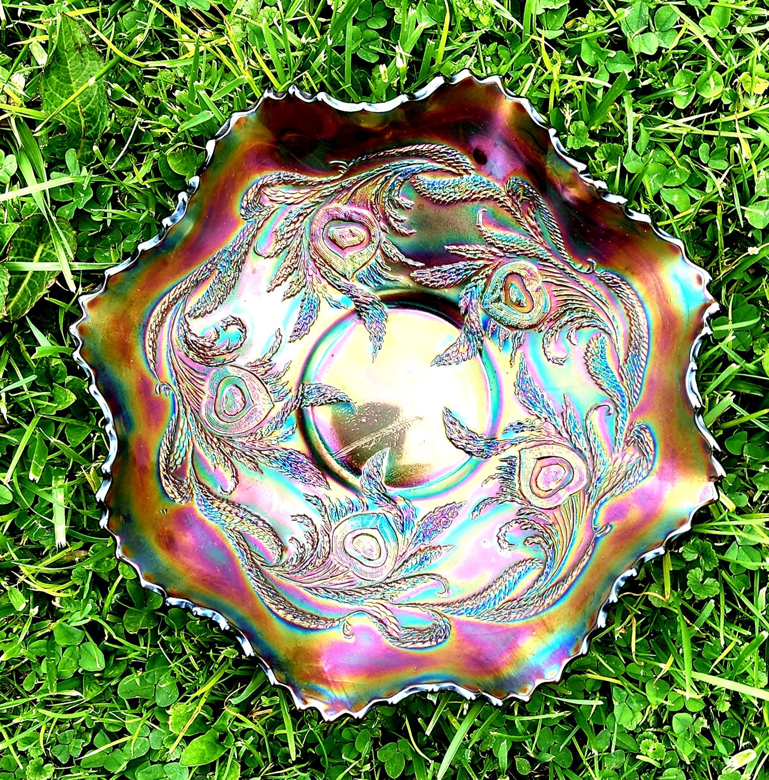 CARNIVAL GLASS FENTON AMETHYST ? HEART & VINE VARIANT BEARDED BERRY BACK RARE