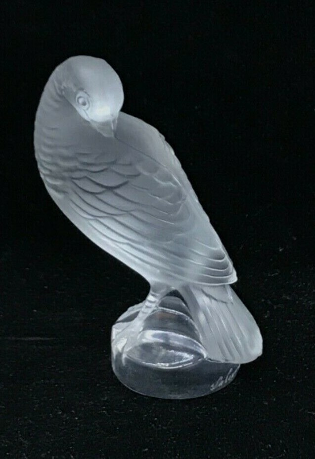 Lalique Figurine – TOURTERELLE PREENING TURTLEDOVE