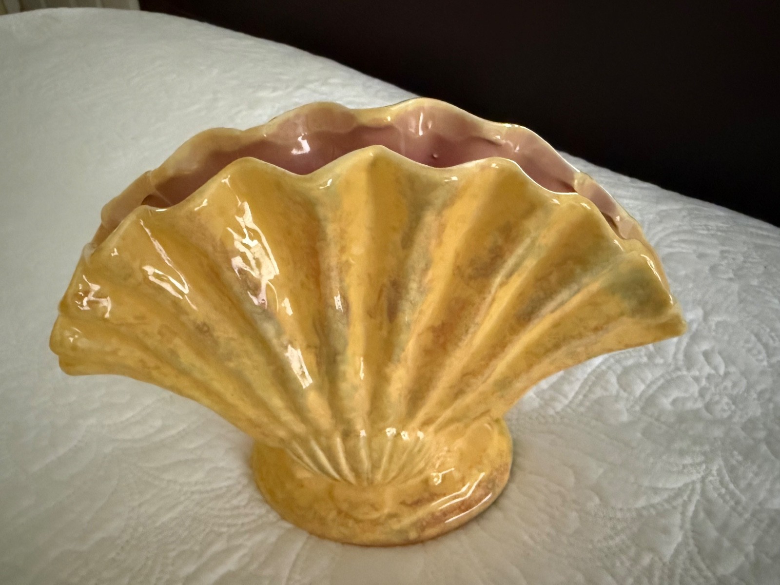 Mid-20th Century Gonder yellow ceramic shell vase with pink glaze inside 7.25×10