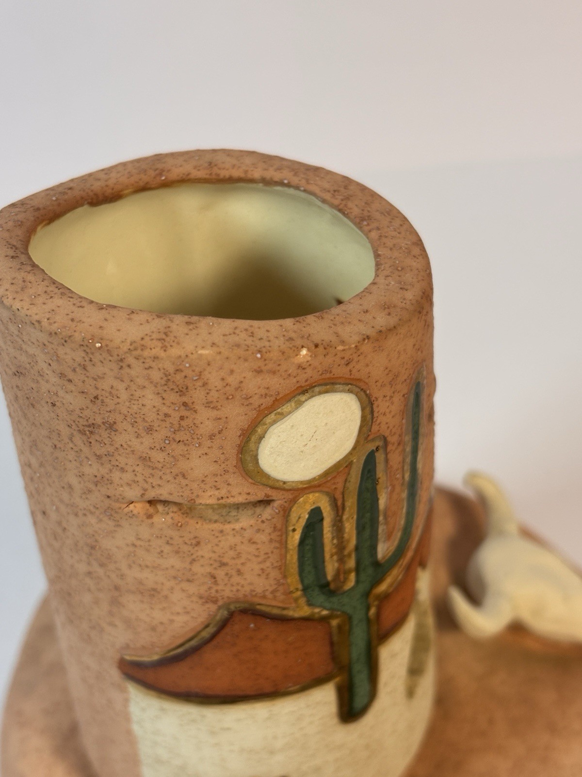 Southwestern Desert Art Pottery Vase Cactus Longhorn Skull Sculpture 7.5″