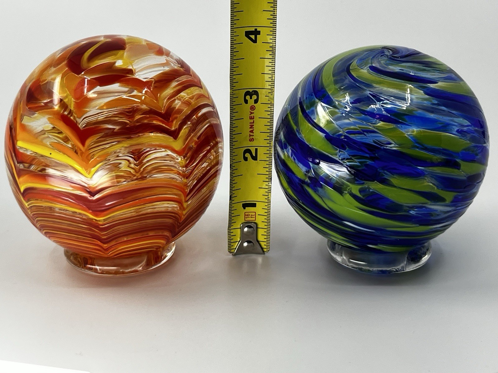 Lot – 2 Oregon Coast Taft 2021 Blown Glass Float 4” 3.75” Red/Yellow Blue/Green