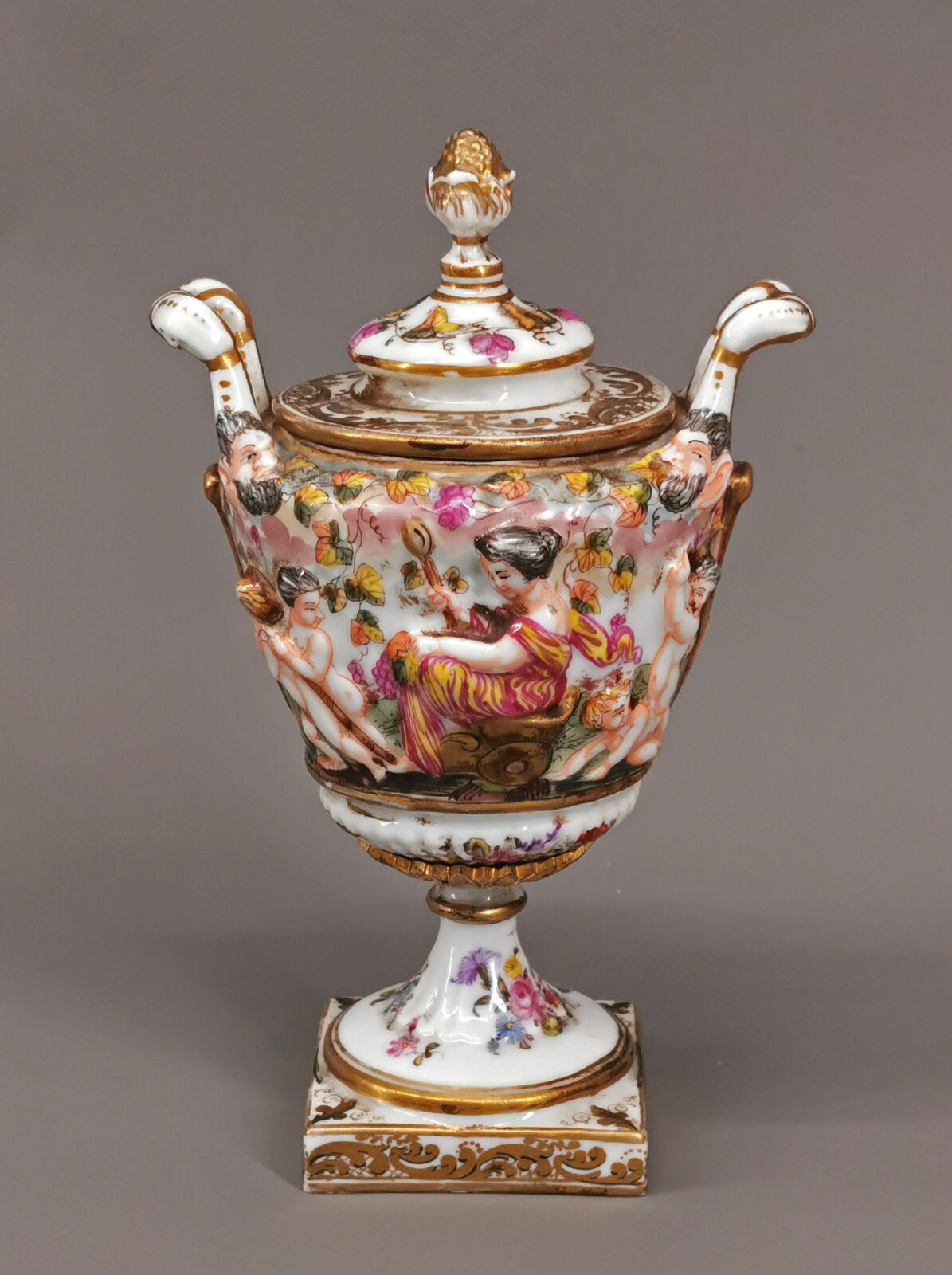 9140007-d Small Amphora Vase Capodimonte Thuringia 4 5/16×3 1/2×7 5/16in