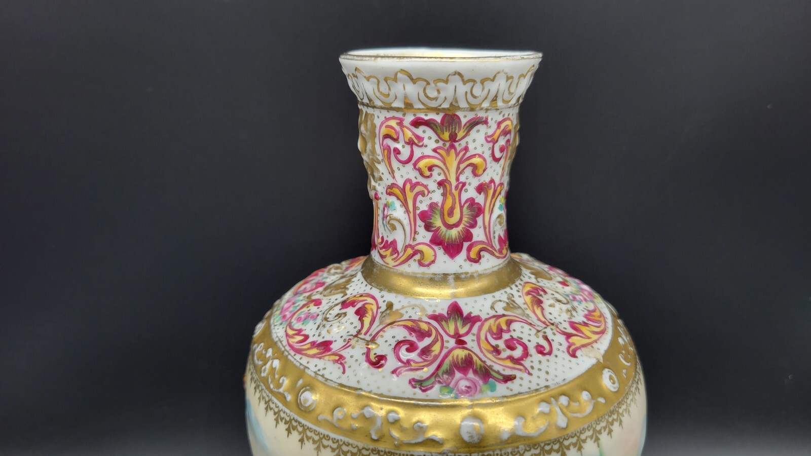Antique PROV SAXE E S GERMAN Erdmann Schlegelmilch Figural In-Relief Vase 8 7/8″
