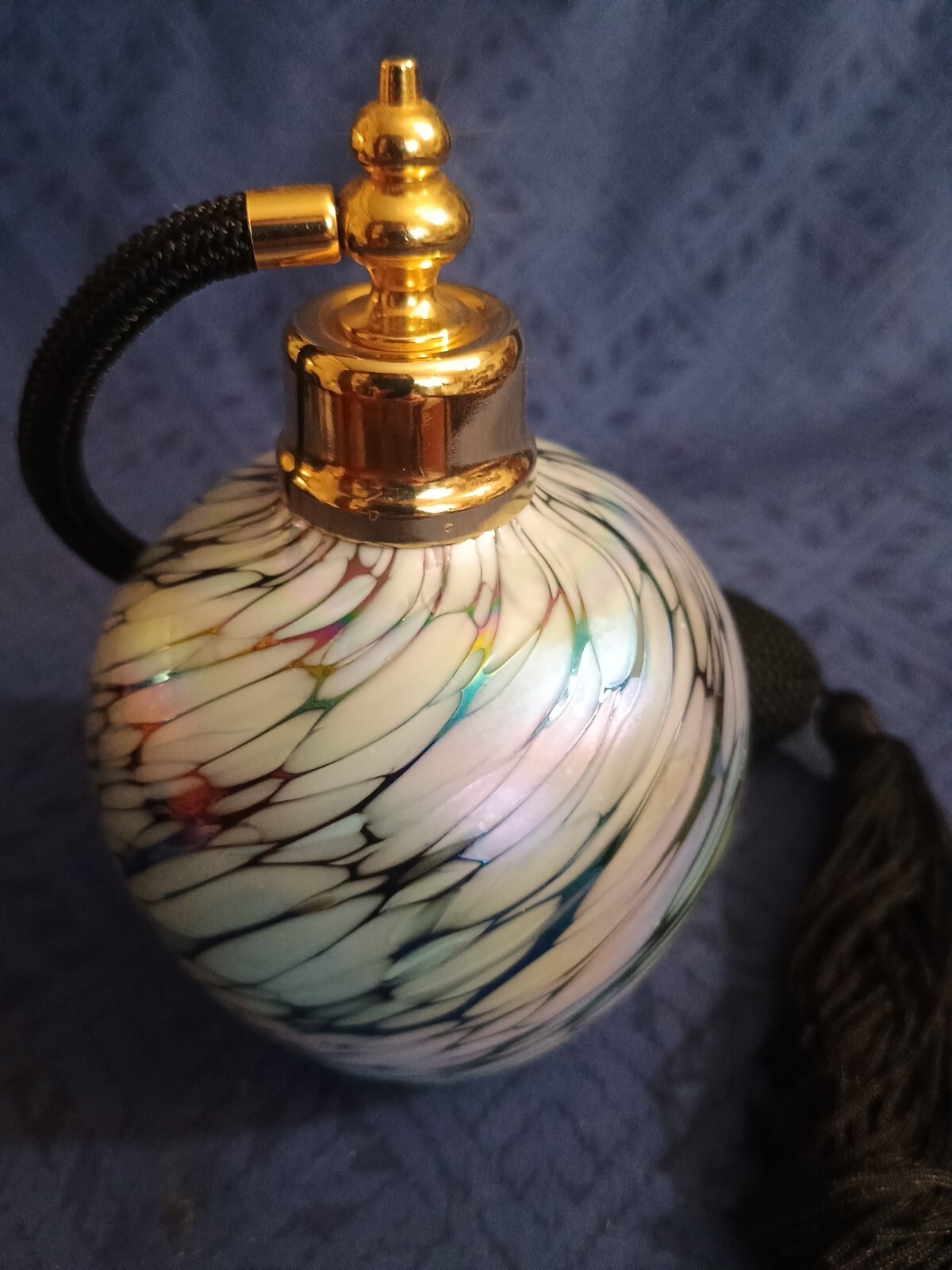 Victoria’s Secret iridescent art glass perfume bottle atomizer Works!