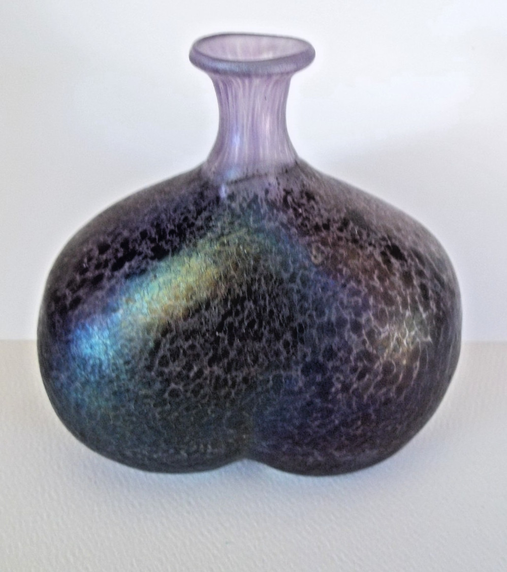 Bertil Vallien Blown Iridescent Glass Vase Kosta Boda Afors Sweden 3.50 x 3.50