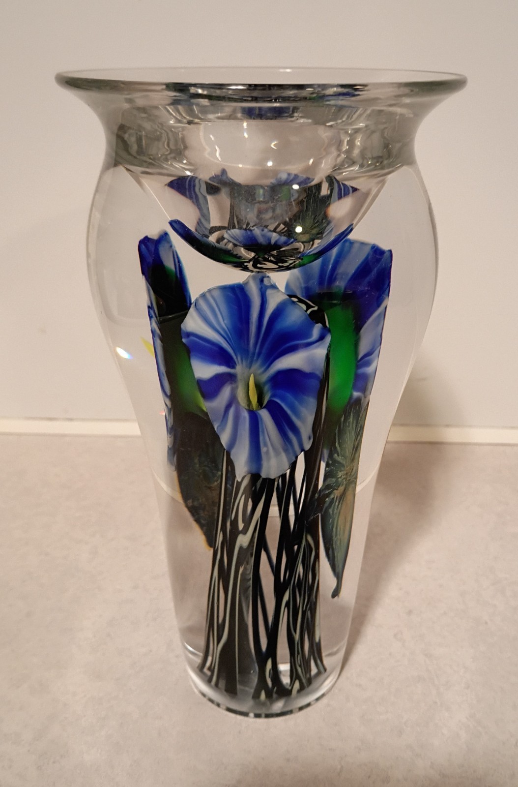 Gorgeous Mint Condition Signed 2008 Jeremiah Lotton 8″ Art Glass Vase