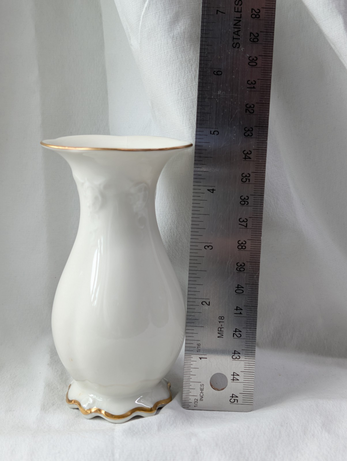 Rosenthal Classic Rose Monbijou 4.5″ Mini Vase Flared Glossy Germany FLAW READ