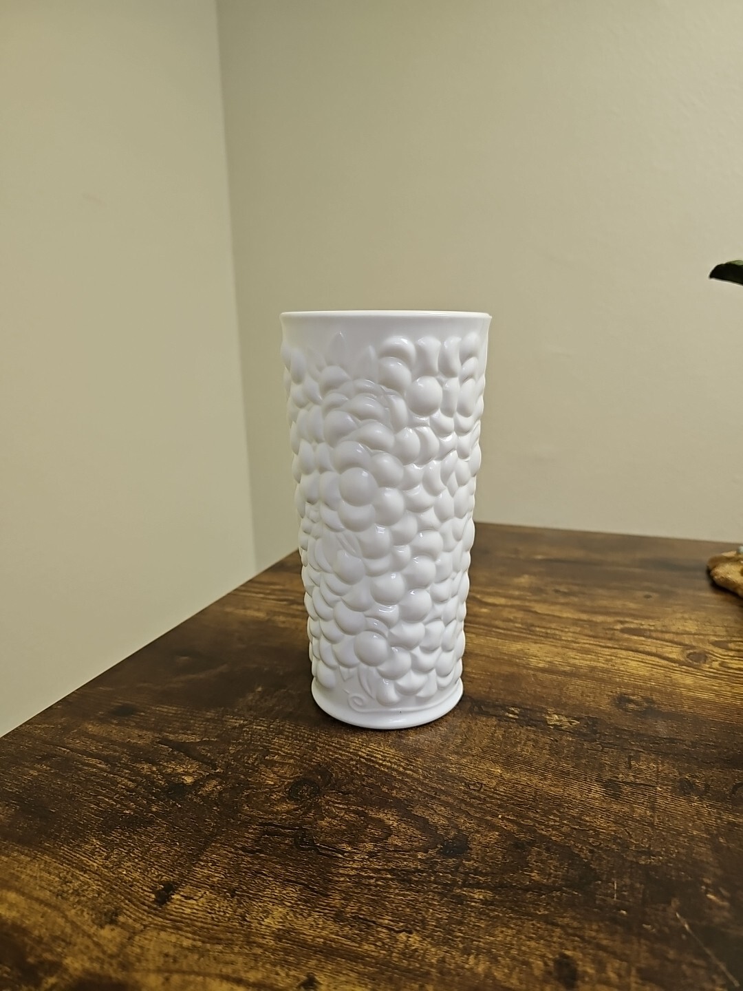 Vintage Milk Glass Grapes & Vines VASE 7 1/2” tall 3 1/2” Diameter Indiana Glass