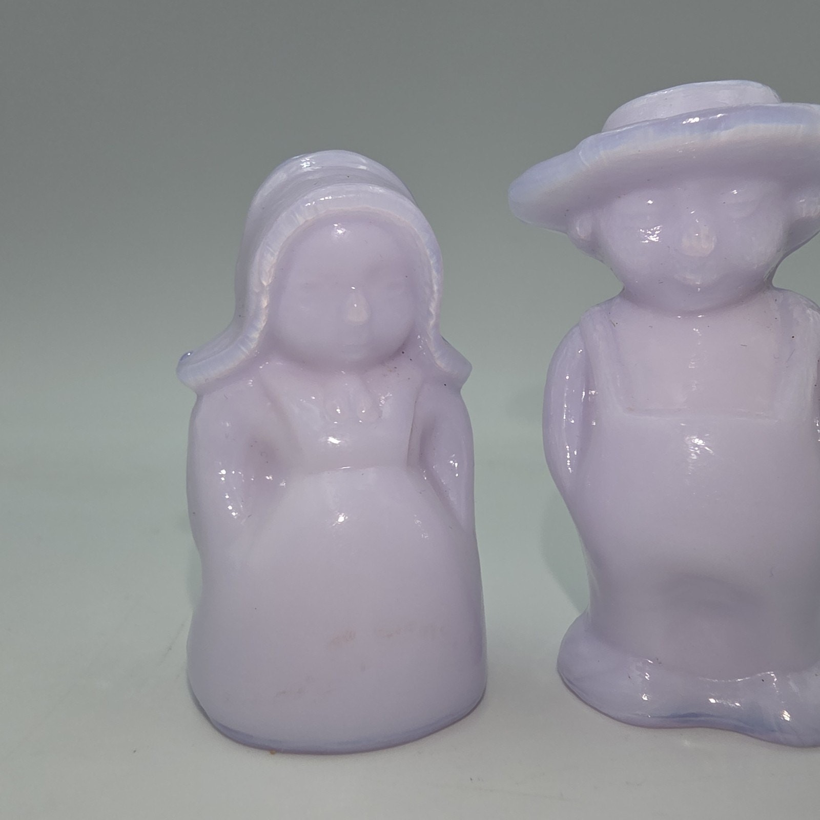 Vintage Boyd Glass Lavender Slag Amish Couple Eli Sarah Figurines 2.25″